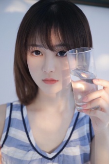 一边亲着一面膜下奶韩剧